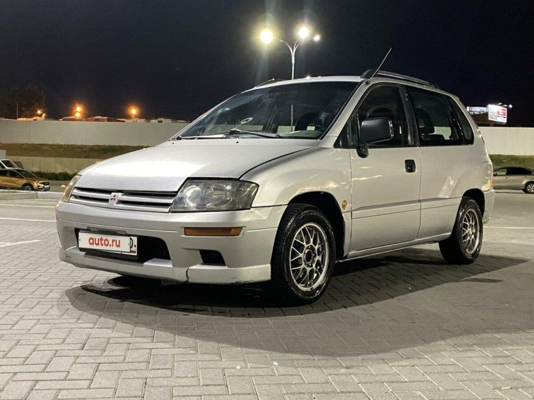 Mitsubishi Space Runner 1999