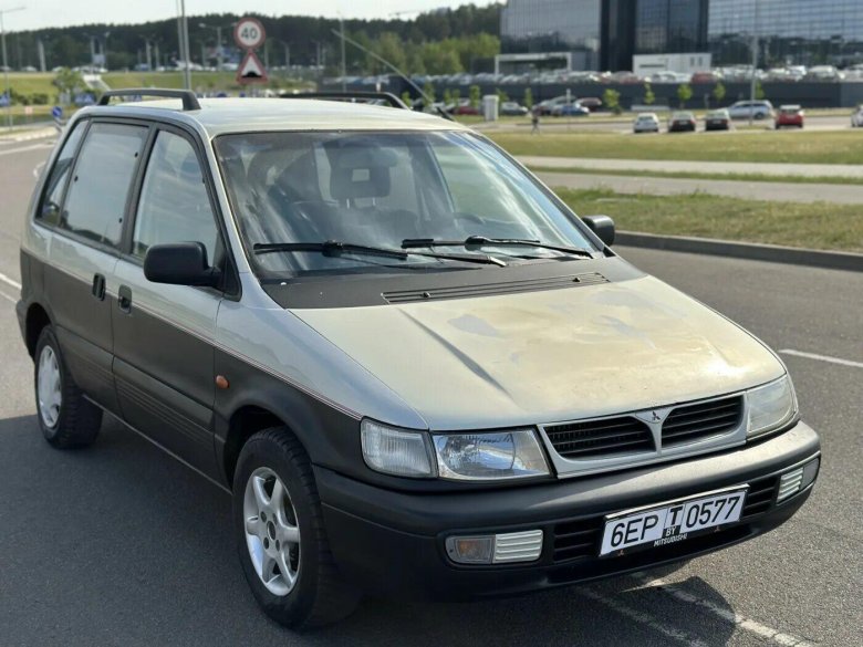 Mitsubishi Space Runner