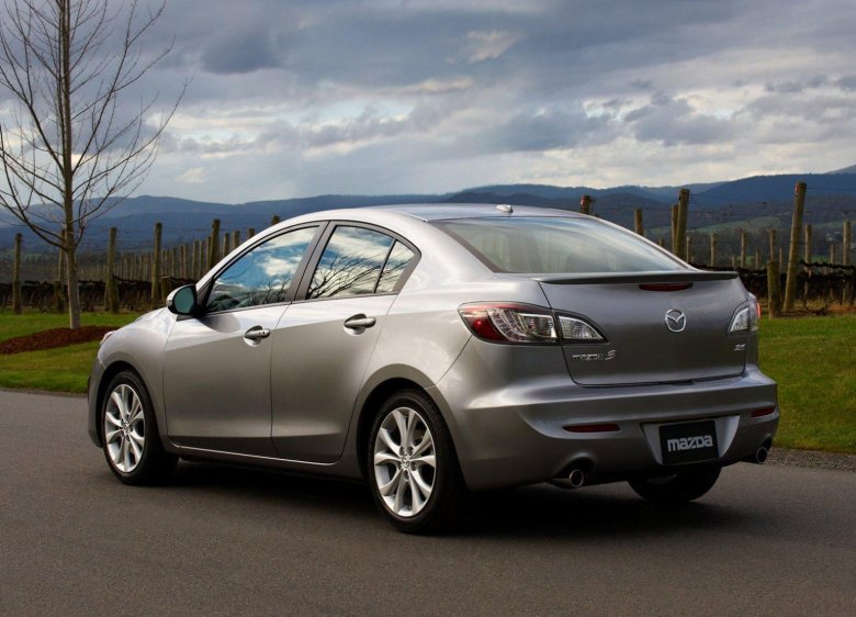Мазда 3 седан