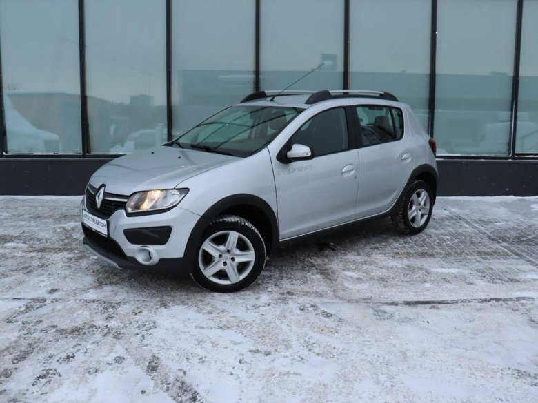 Рено Сандеро степвей серебристый