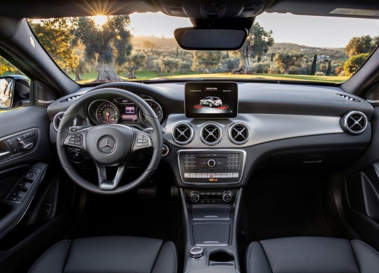 Mercedes-Benz GLA 200 салон