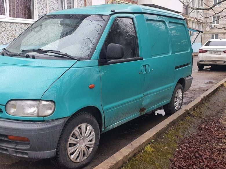 Nissan serena i (c23)