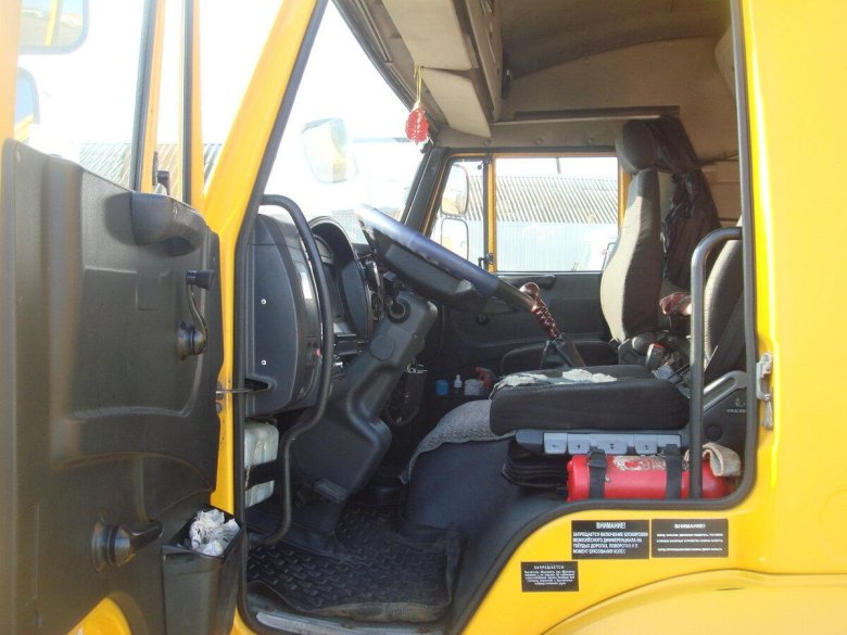 КАМАЗ 4308 салон кабины