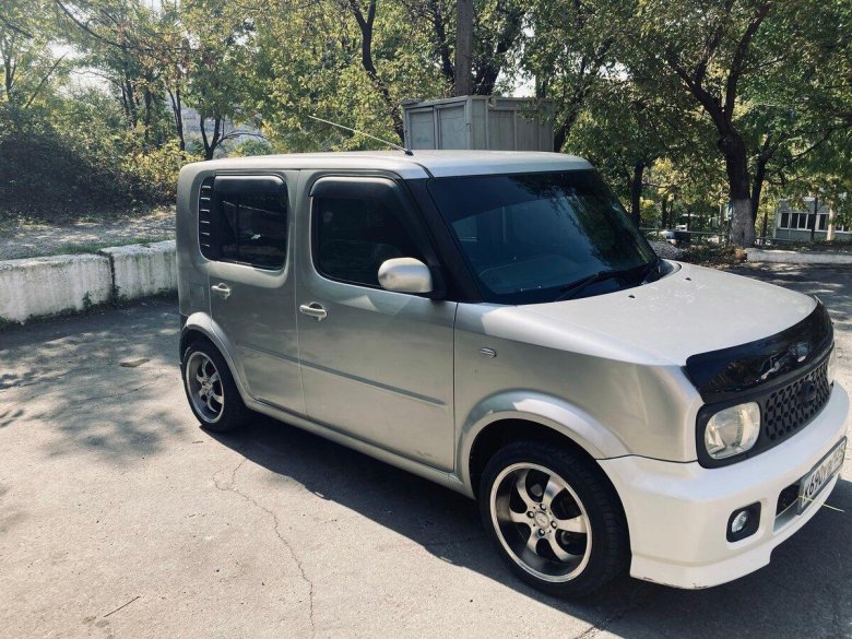 Nissan cube ii (z11)