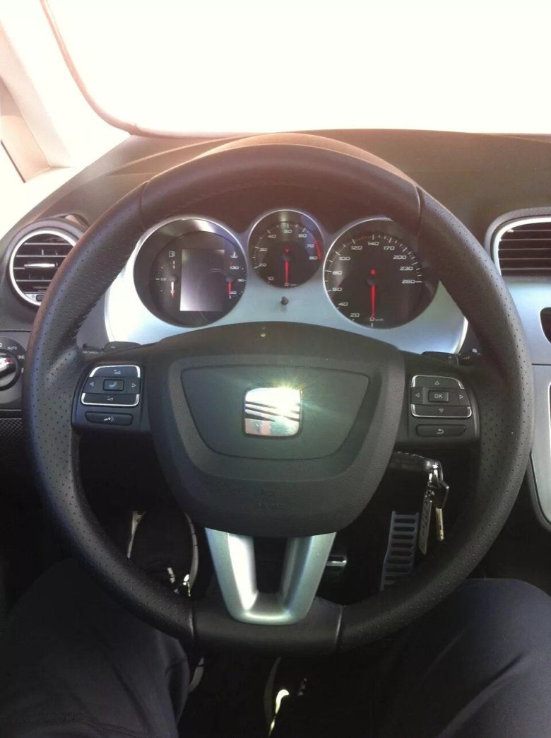 Сеат Леон фритрек салон