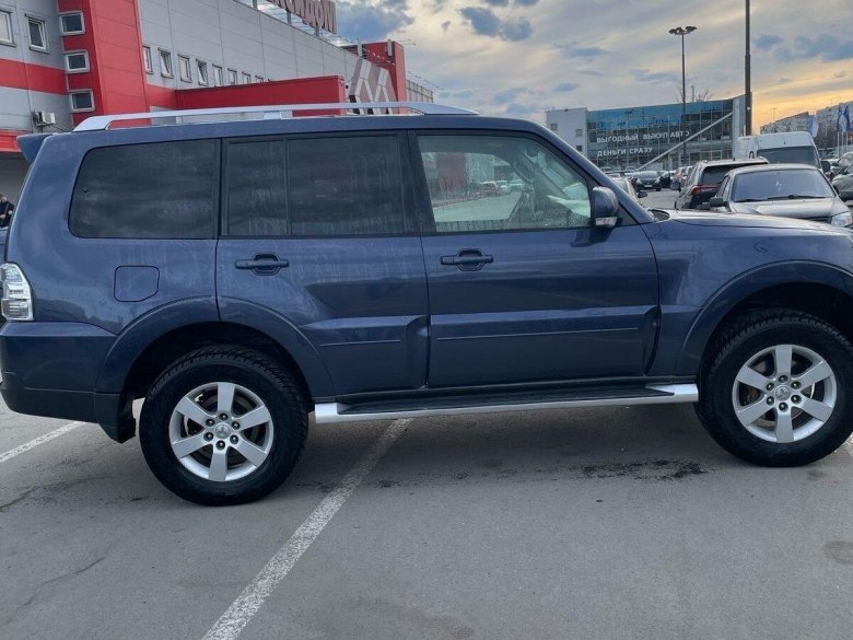 Mitsubishi pajero iv рестайлинг 1