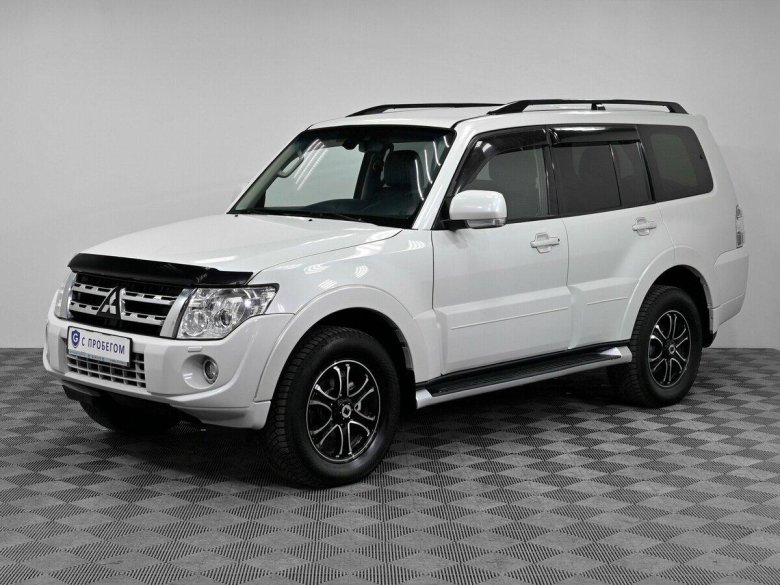 Mitsubishi Pajero 4 белый