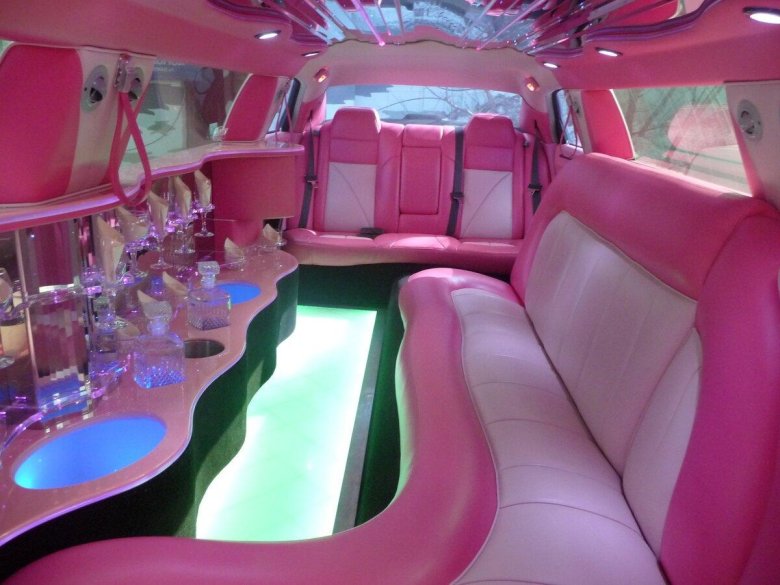 Розовый Линкольн лимузин