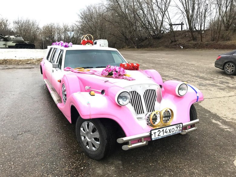 Свадебный лимузин розовый