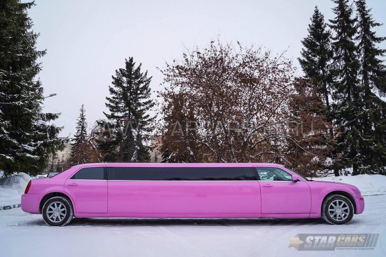 Лимузин Крайслер розовый