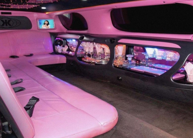 Линкольн Таун кар лимузин розовый