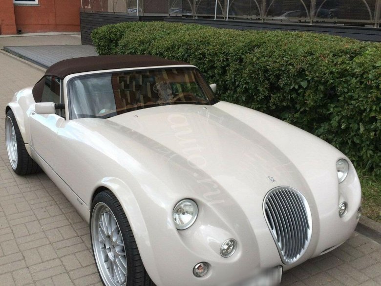 Машина Wiesmann Roadster