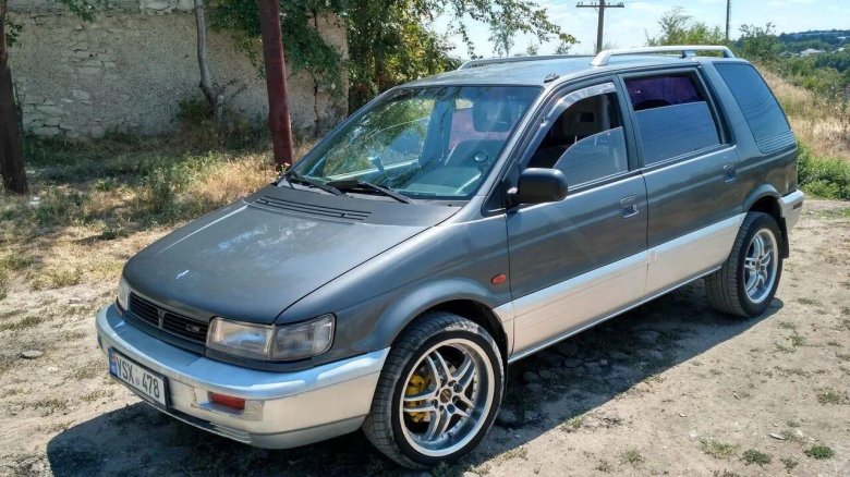 Mitsubishi space wagon ii