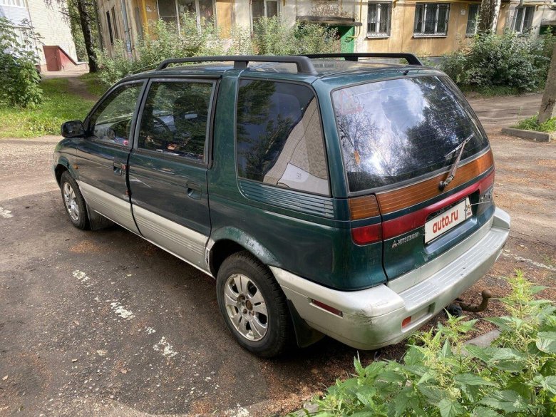 Mitsubishi Space Wagon 2