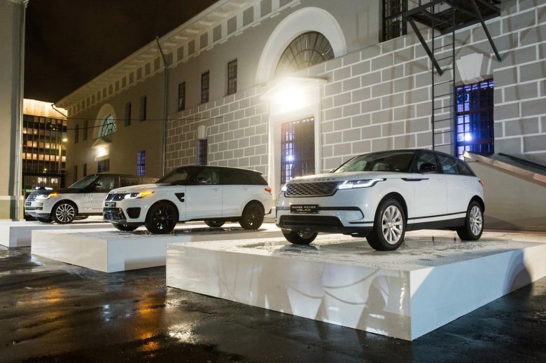 Лувр Рендж Ровер