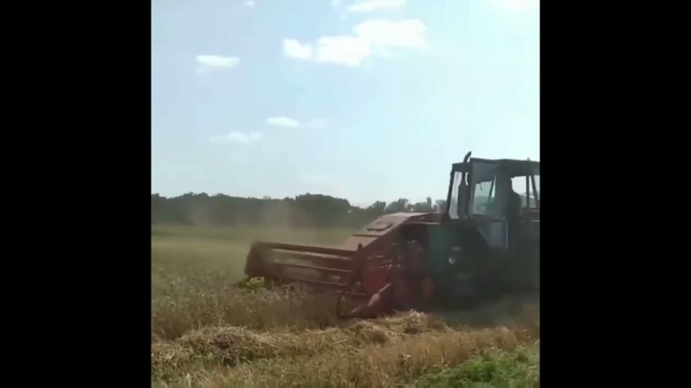 Прицепной зерноуборочный комбайн пн-100