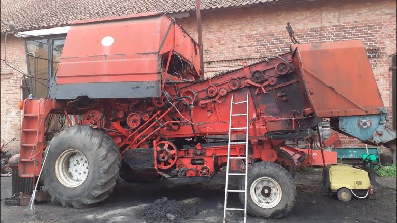 Комбайн нива