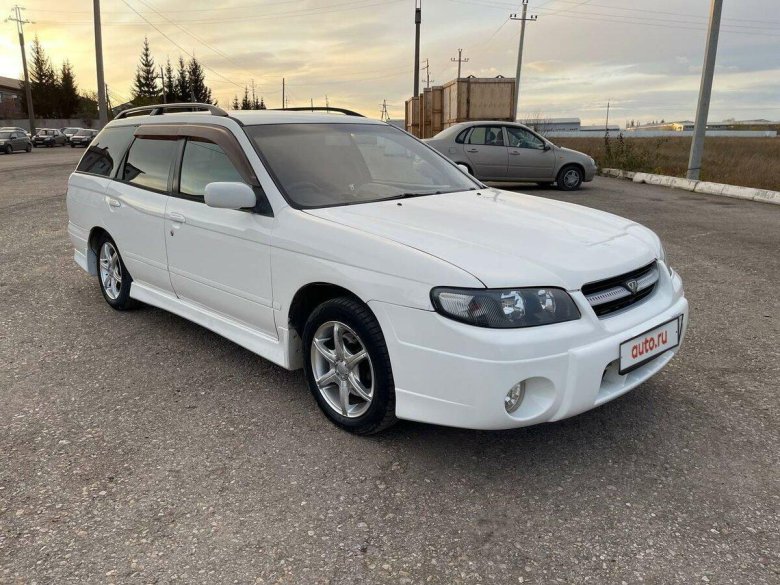 Nissan Avenir 2003 салон