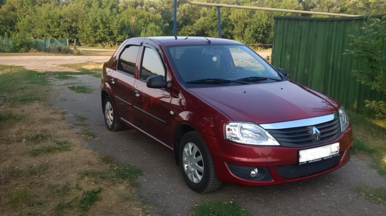 Рено Логан Вишневая 2010