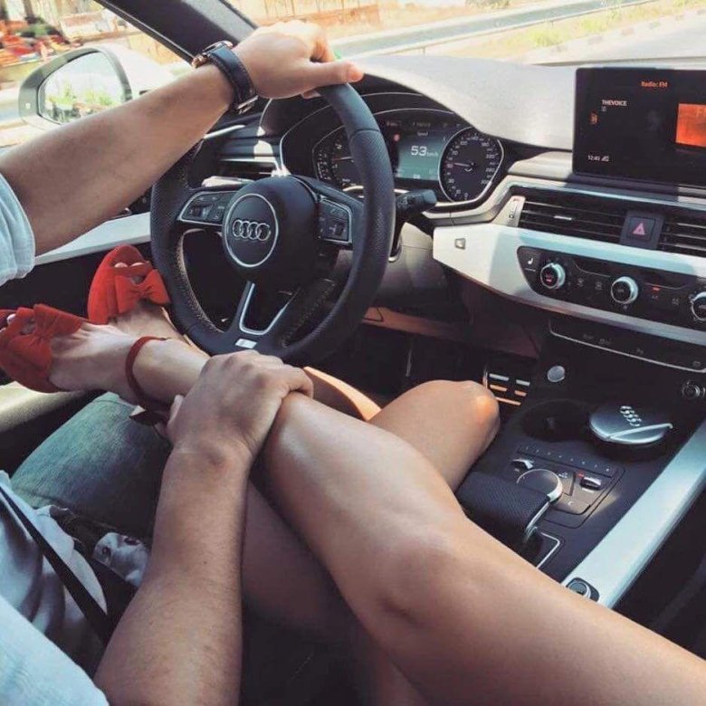 Пара в машине