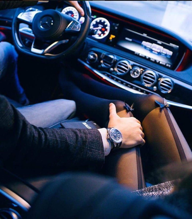 Мужчина на мерседесе