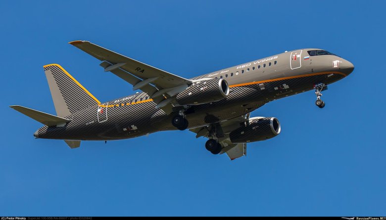 Суперджет 100 самолет ред Вингс