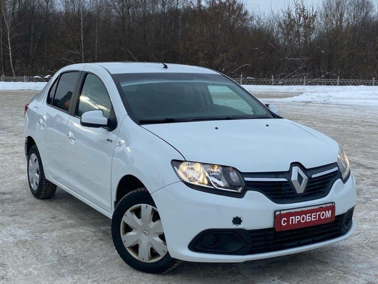 Машина Рено Логан 2022