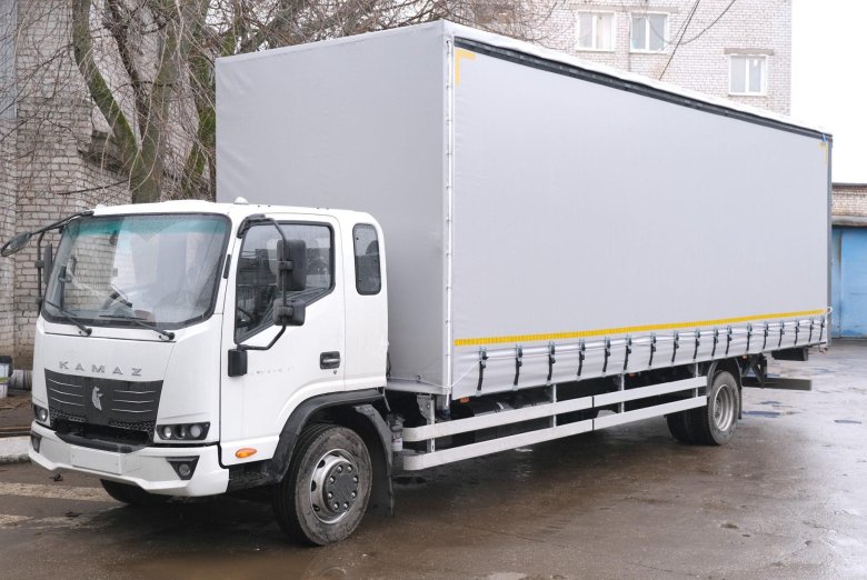 Тентованный грузовик