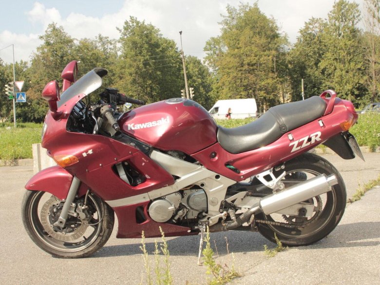 Кавасаки ZZR 400