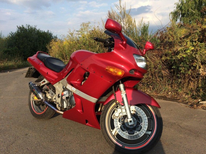 Кавасаки ZZR 400