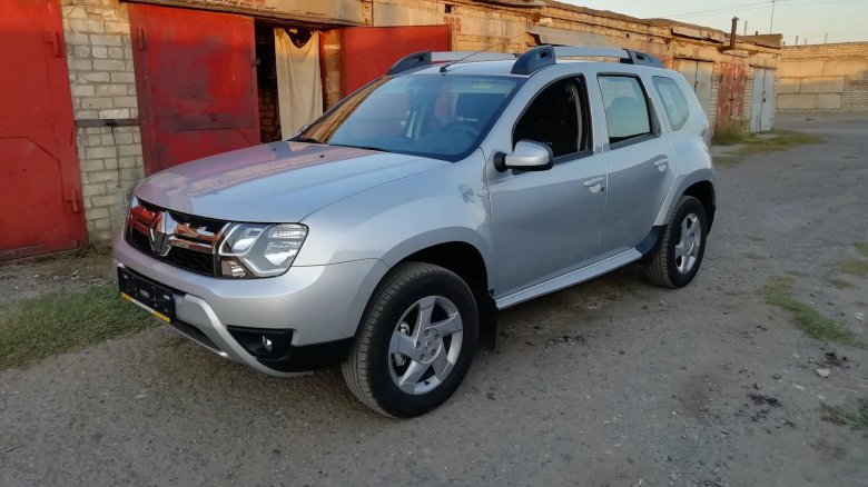 Renault duster серебристый