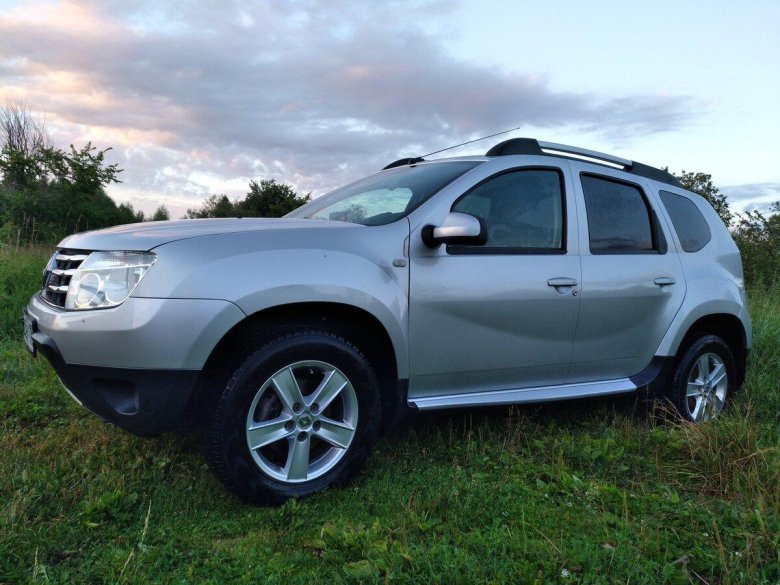 Renault Duster серый