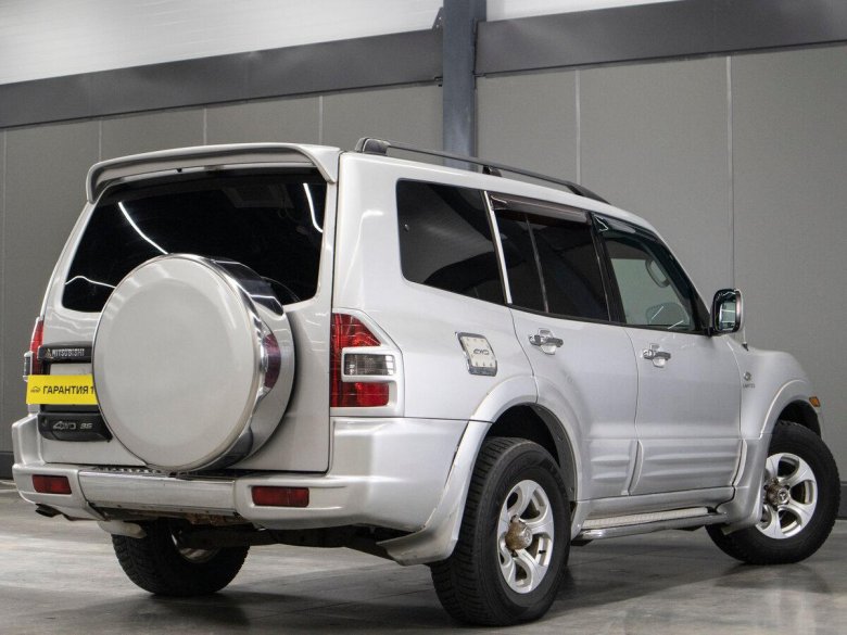 Mitsubishi pajero 2000-2006