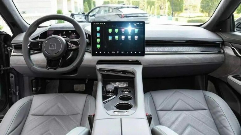 Электромобиль zeekr 001