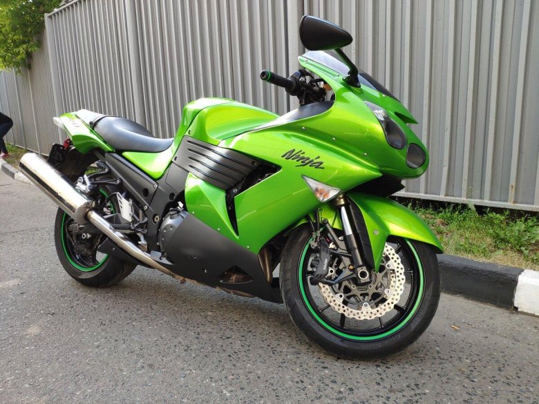 Мотоцикл Kawasaki zzr1400