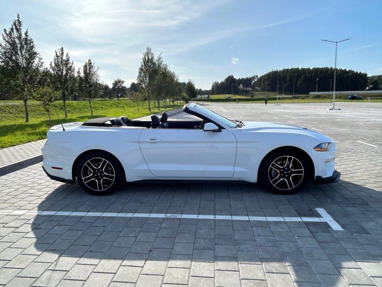 Форд мустанг кабриолет белый