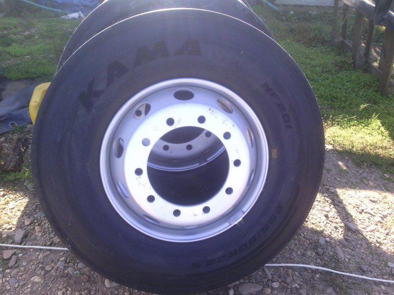 Резина безкамерка на КАМАЗ 295/80/22.5