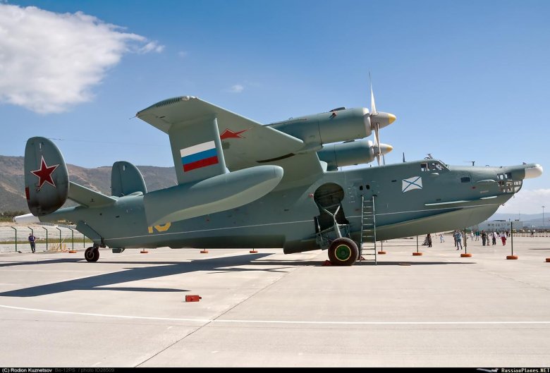 Противолодочный самолет бе-12