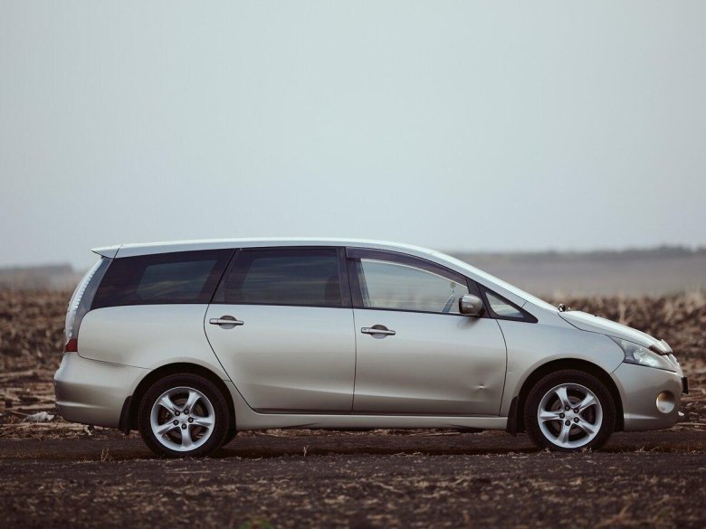 Mitsubishi grandis 2003