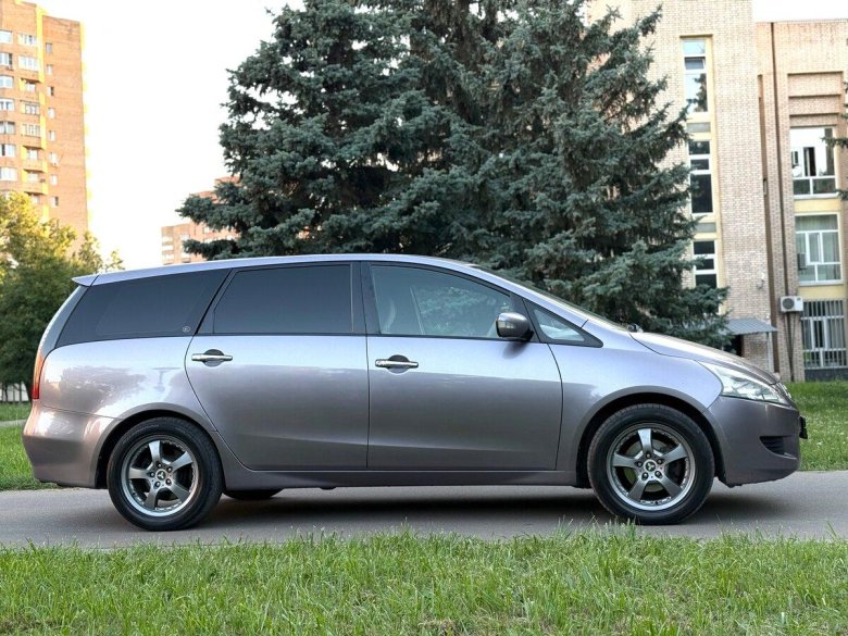 Мицубиси грандис 2010