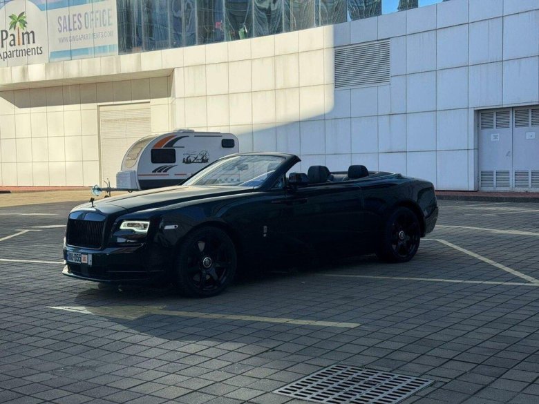 Черный роллс ройс