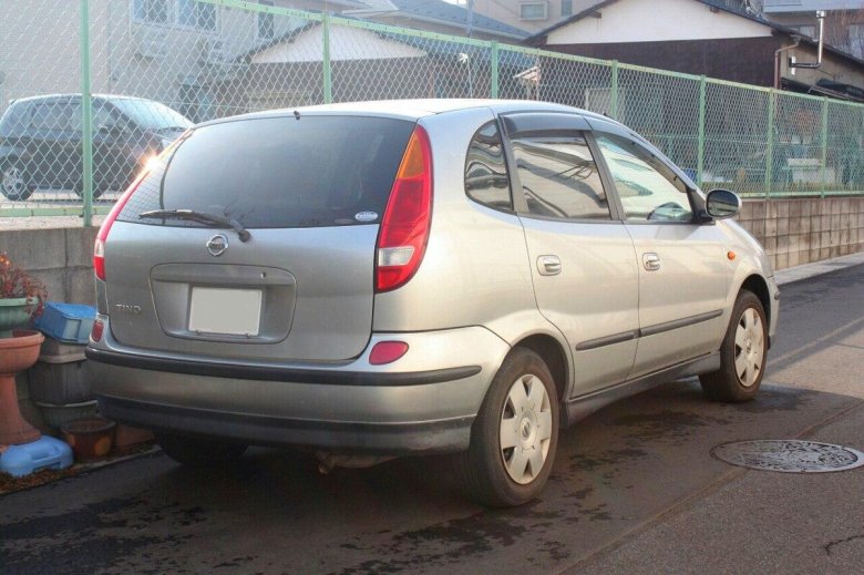 Ниссан Тино 98 год