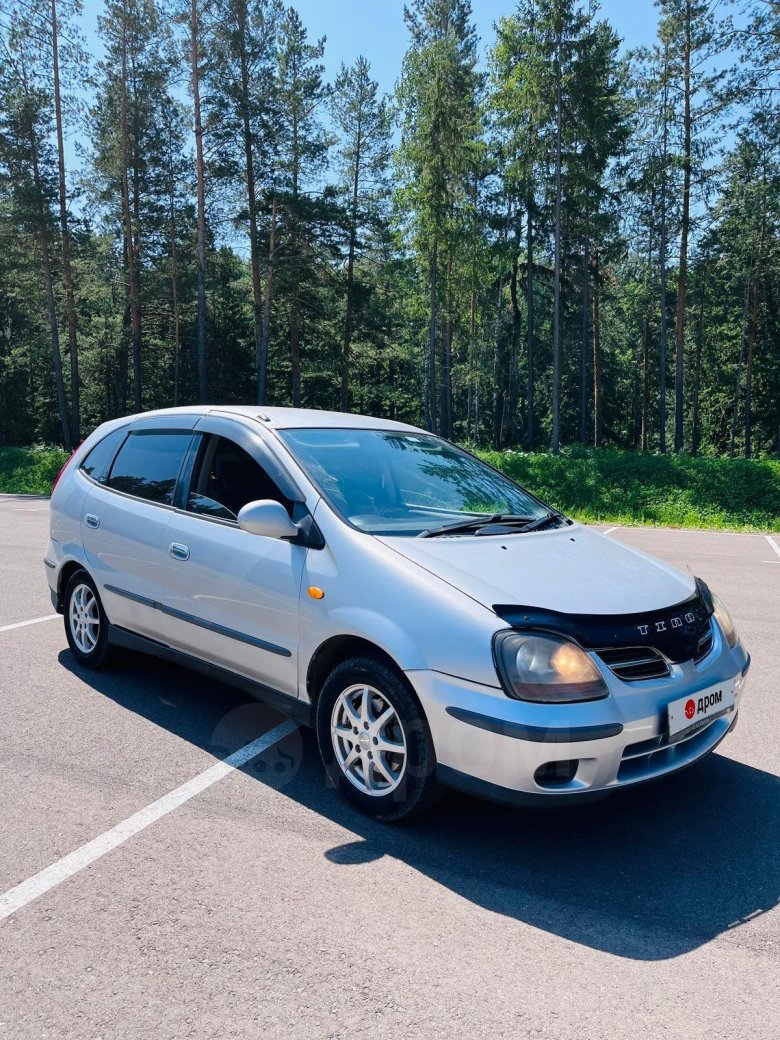 Ниссан тино 2001