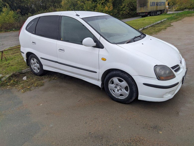 Ниссан тино 1999