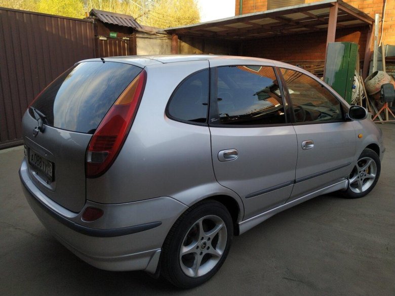 Ниссан тино 1999