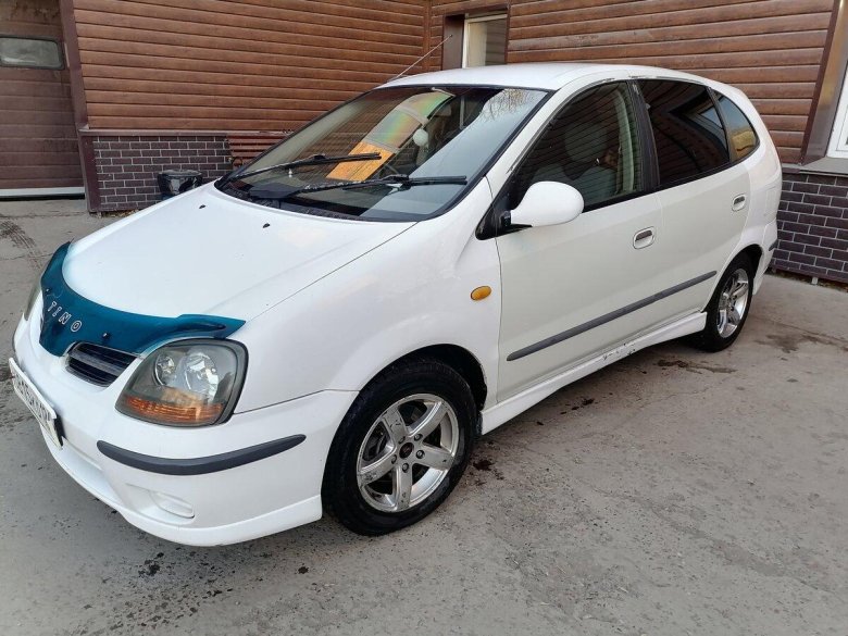 Ниссан Тино 1998