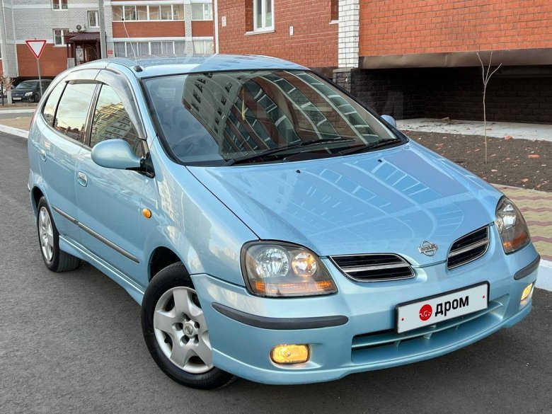 Ниссан Тино 1999 1.8