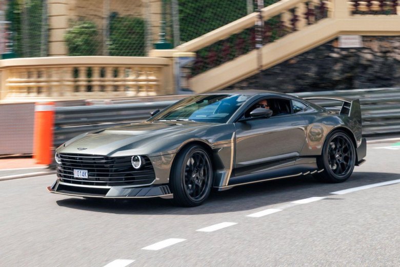 Aston martin valiant