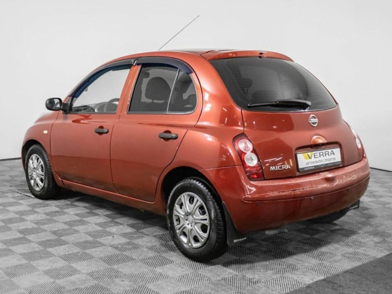 Ниссан микра 2004 года