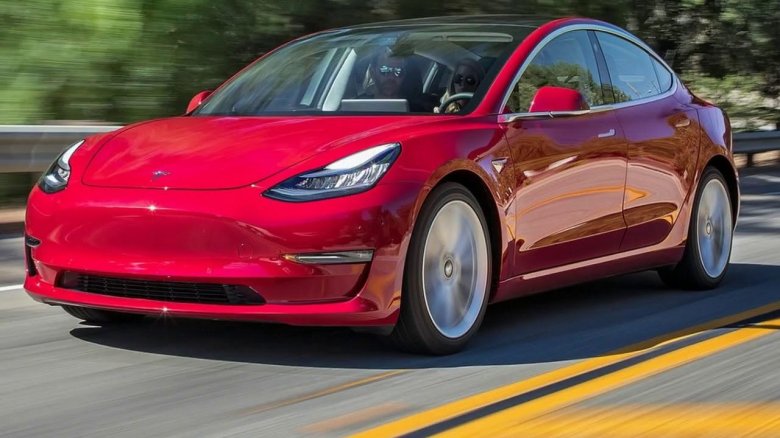 Седан Tesla model 3